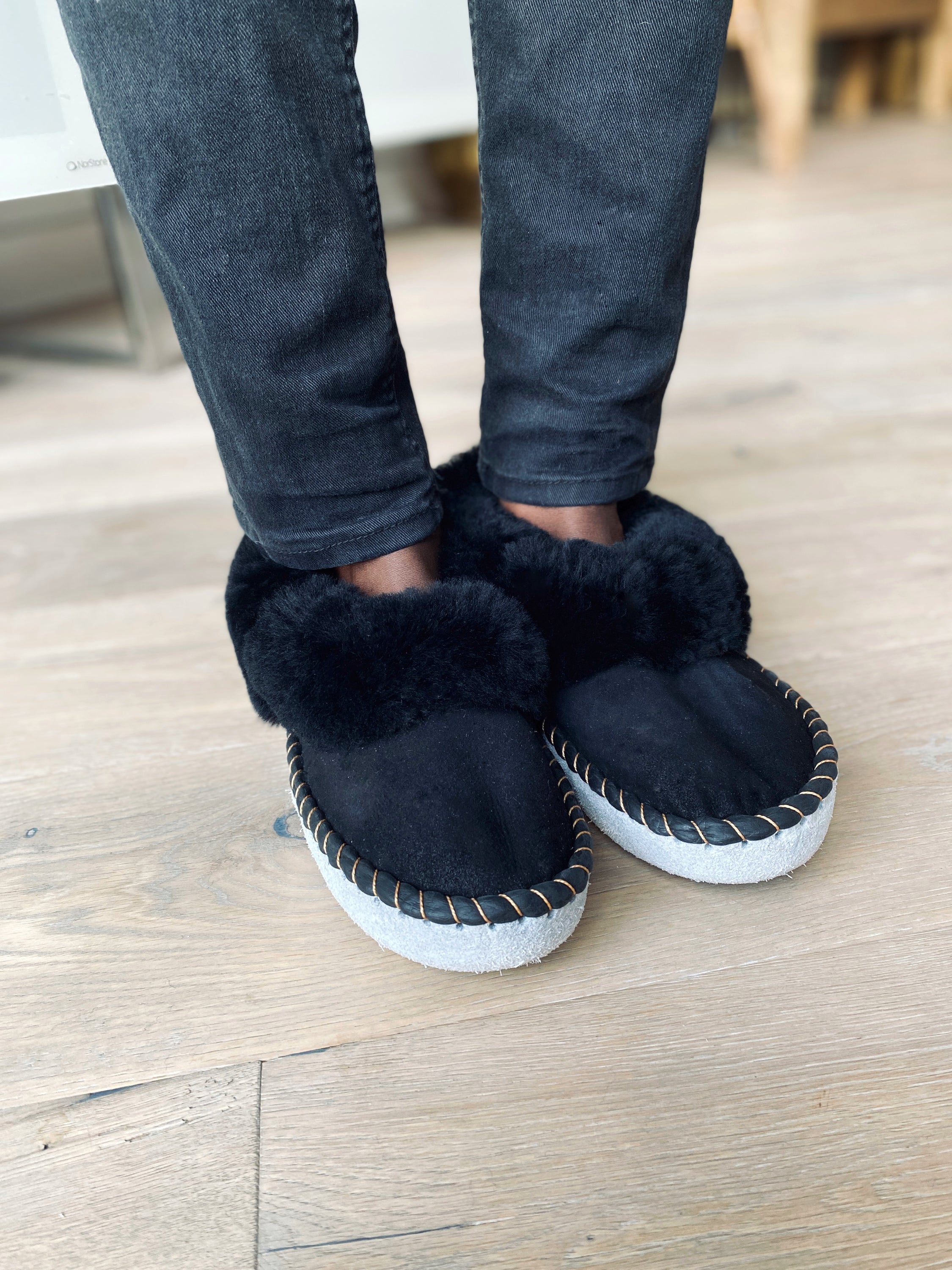 Mens Black Range Sheepskin Slippers Lucky Dip