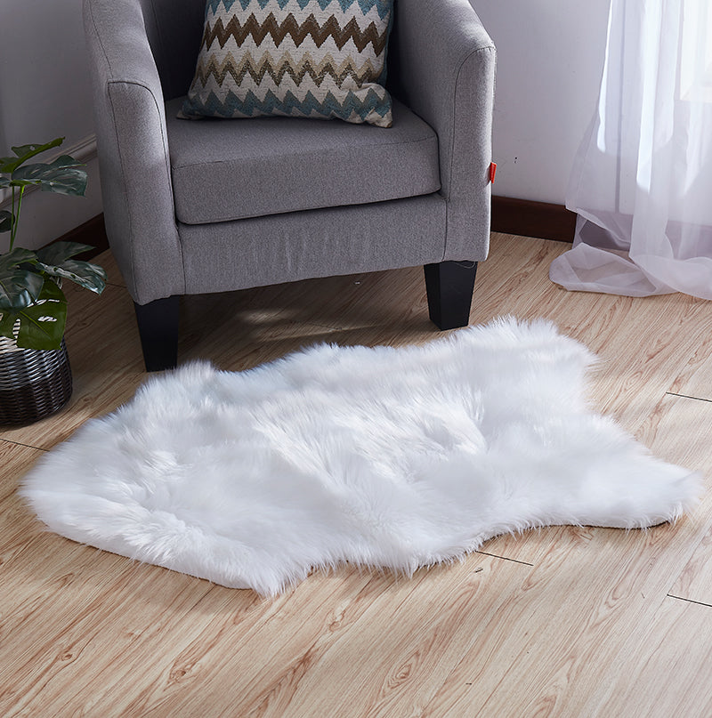 Luxury White Faux Fur Decorative Rug 28" x 39"