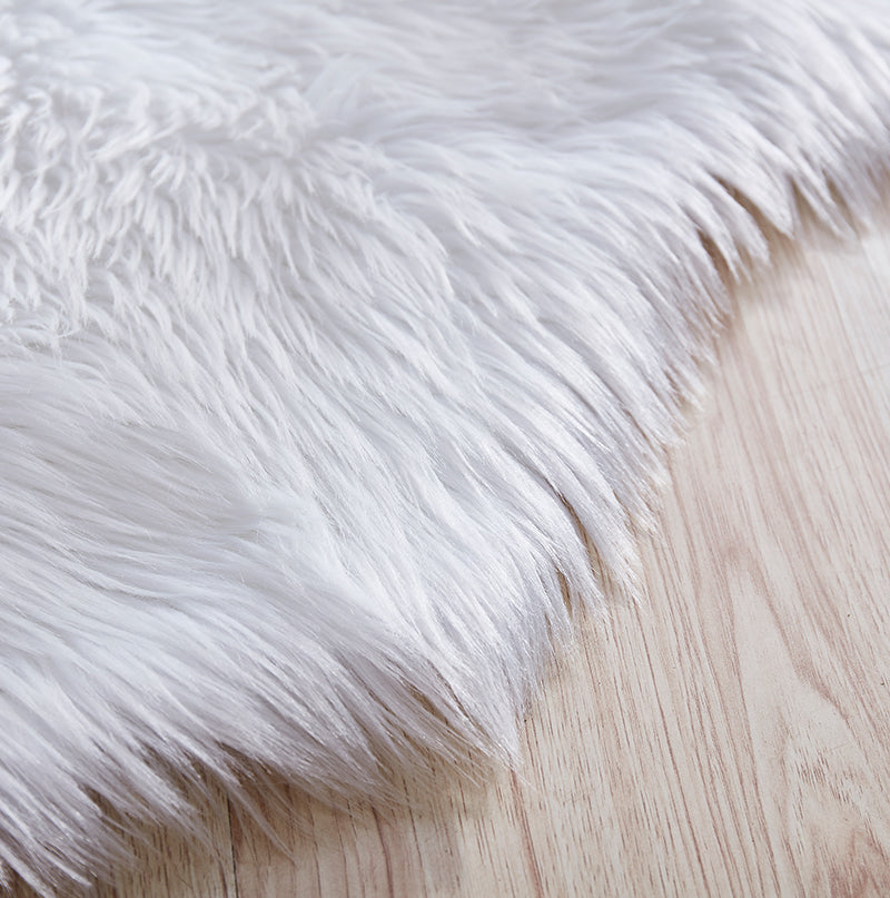 Luxury White Faux Fur Decorative Rug 28" x 39"